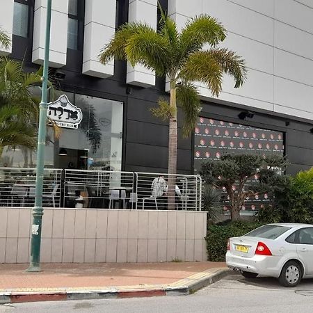 Regina'S Place Or Akiva 外观 照片