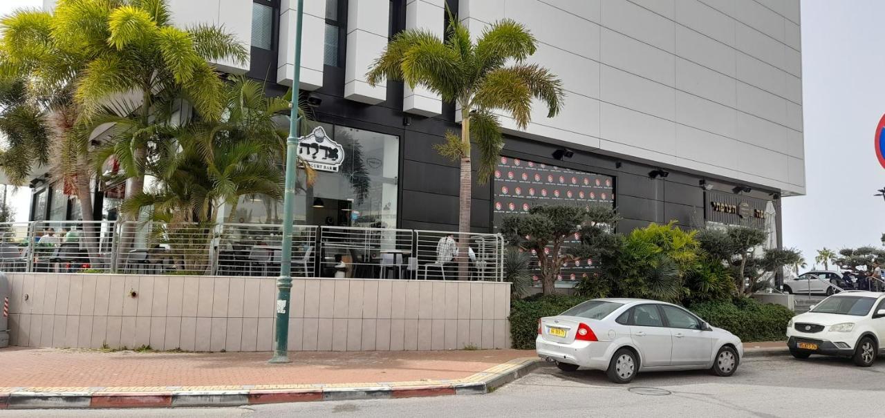 Regina'S Place Or Akiva 外观 照片