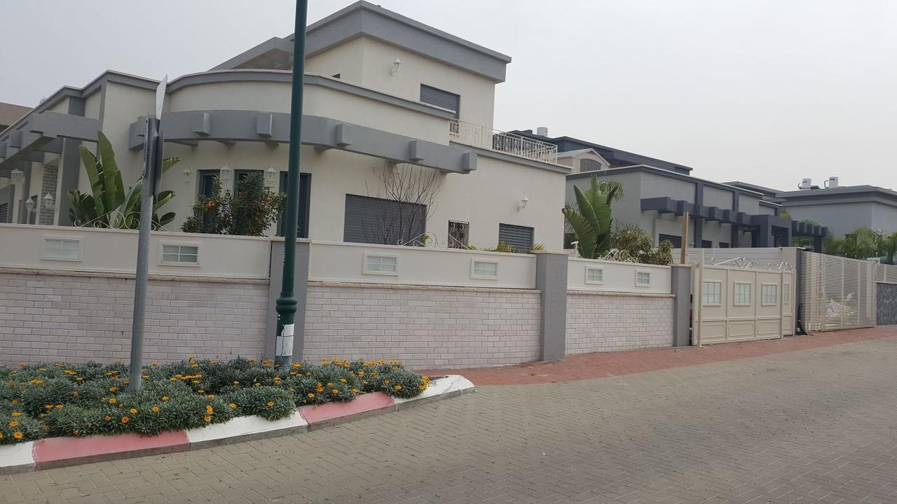 Regina'S Place Or Akiva 外观 照片