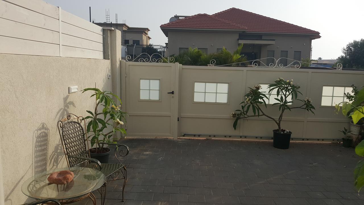Regina'S Place Or Akiva 外观 照片
