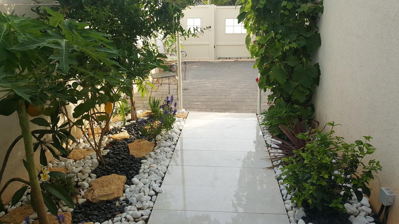 Regina'S Place Or Akiva 外观 照片