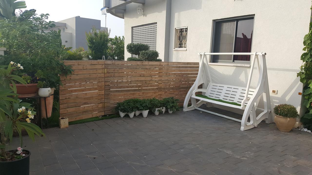 Regina'S Place Or Akiva 外观 照片